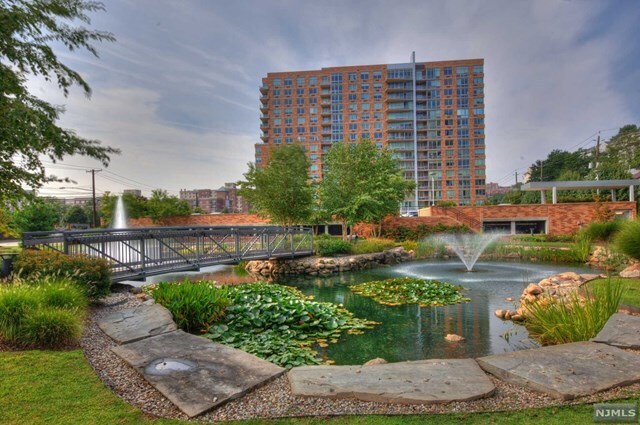 Foto del edificio - 1708 Hudson Ave