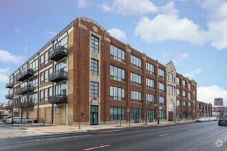 Building Photo - 4131 W Belmont Ave