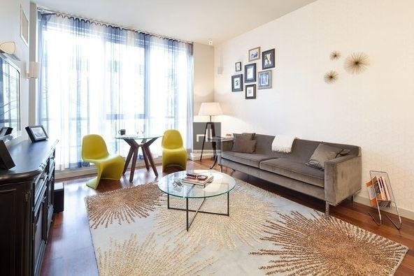 Building Photo - Gorgeous 1 BR W/ Balcony In N Williamsburg