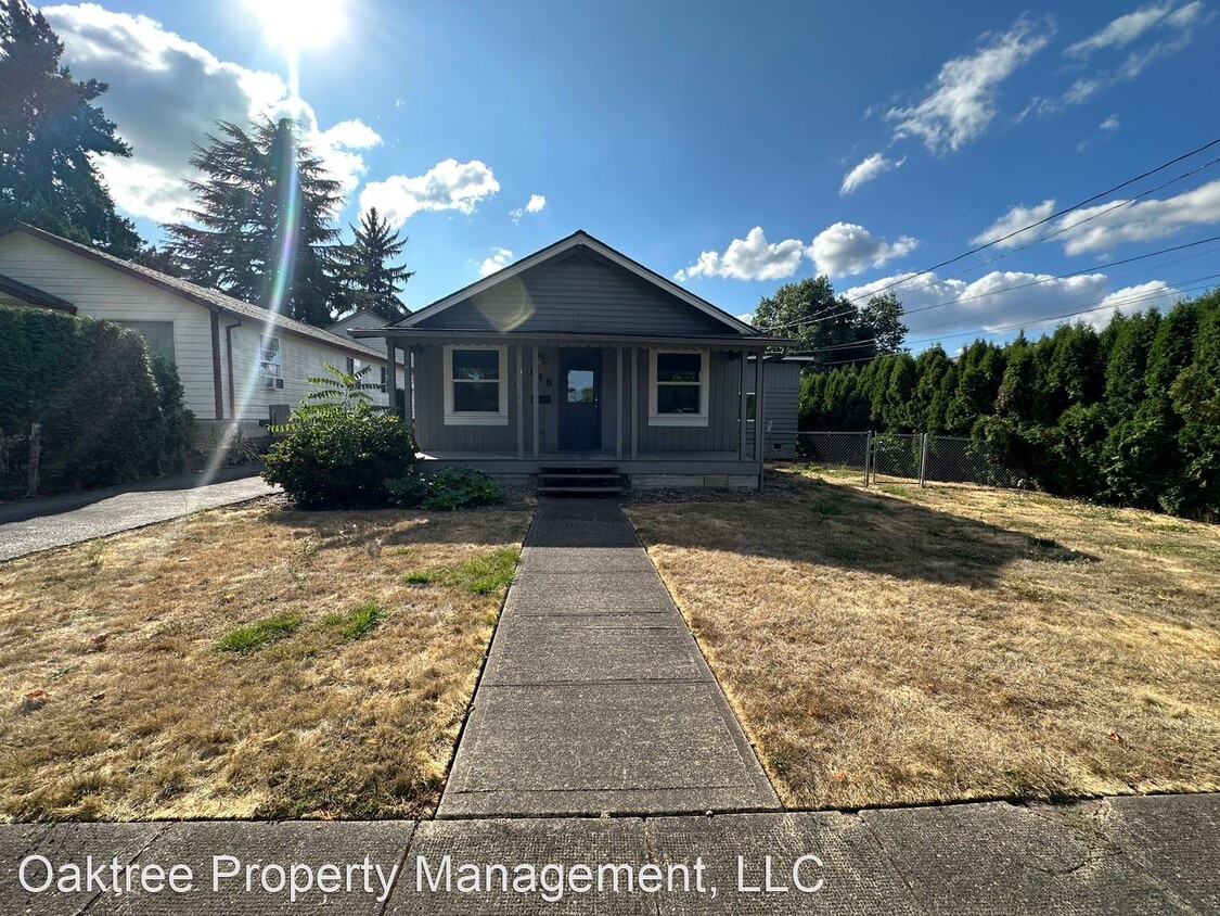 Primary Photo - 4 br, 2 bath House - 148 College St S