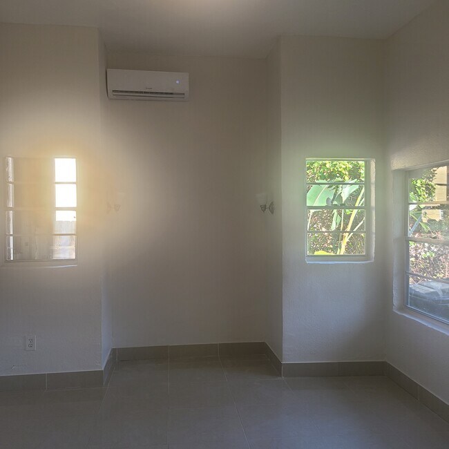 Building Photo - 319 Kenilworth Blvd