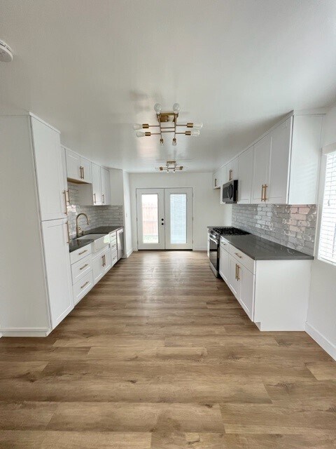 kitchen - 15315 Avis Ave