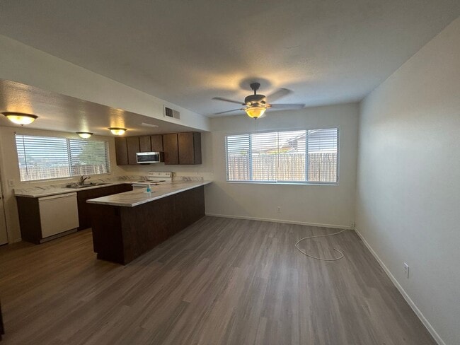 Building Photo - Amazing 3 Bed / 2 Bath in Peoria