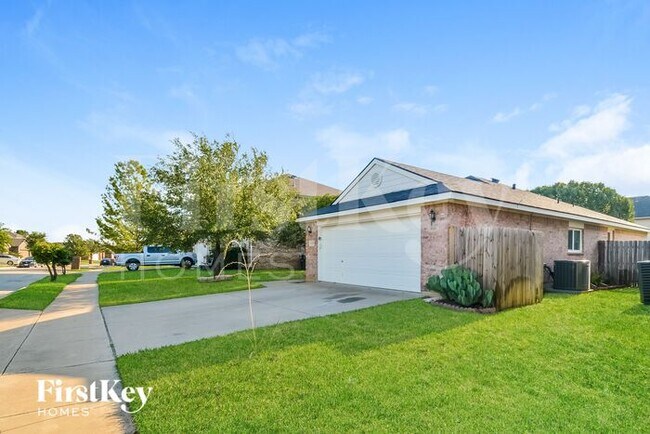 Building Photo - 10756 Irish Glen Trail
