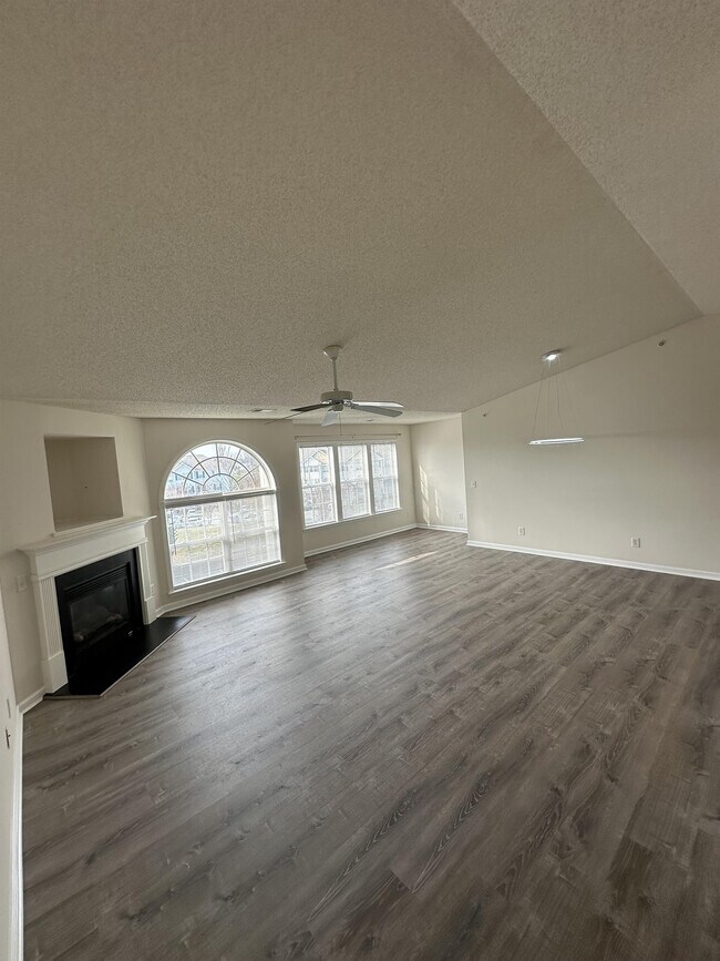 Foto del edificio - 6112 Hedgecock Cir