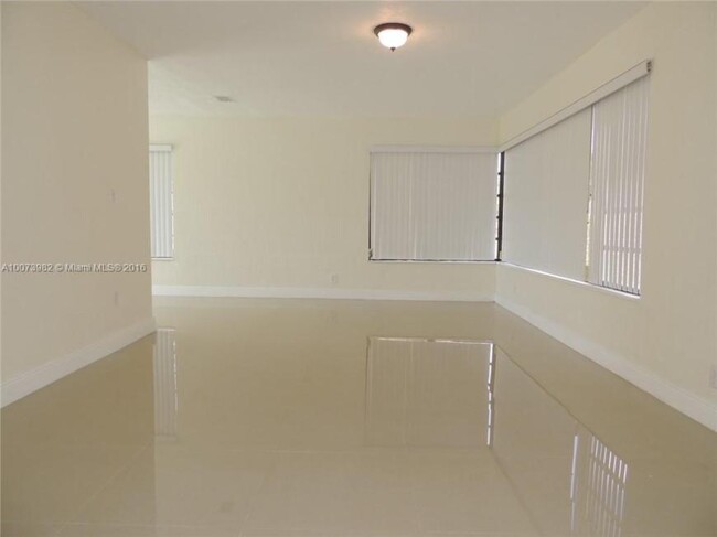 Foto del edificio - 3 bedroom in Hollywood FL 33020