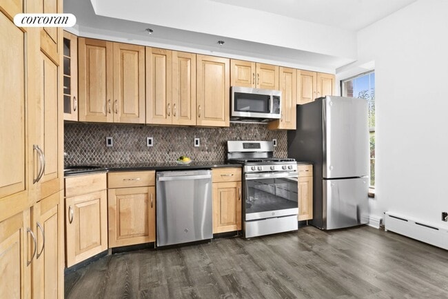 Building Photo - 553 Clinton St