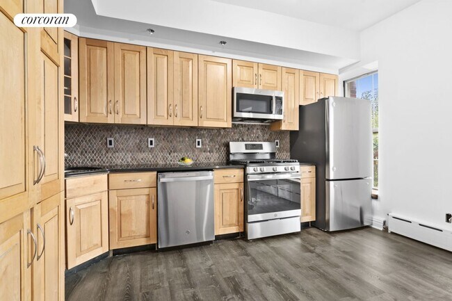 Foto del edificio - 553 Clinton St