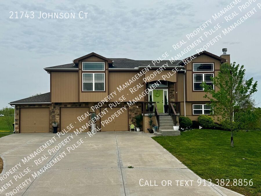 Primary Photo - 21743 Johnson Ct