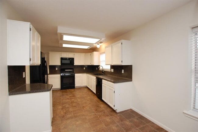 Building Photo - 1201 Gulfton Dr