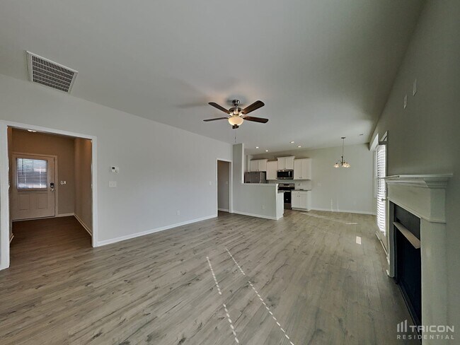 Building Photo - 320 Olde Pl