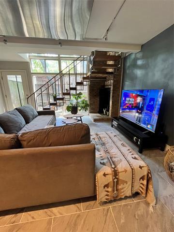 Foto del edificio - 4425 Travis St