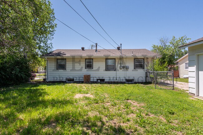 Building Photo - 3052 S Bonn Ave