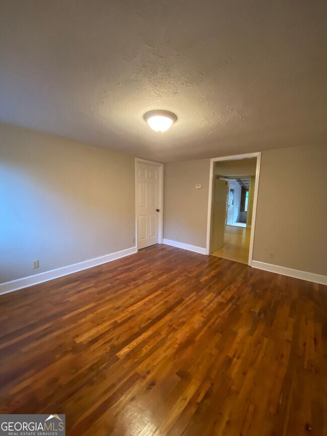 Foto del edificio - 1800 Timothy Rd