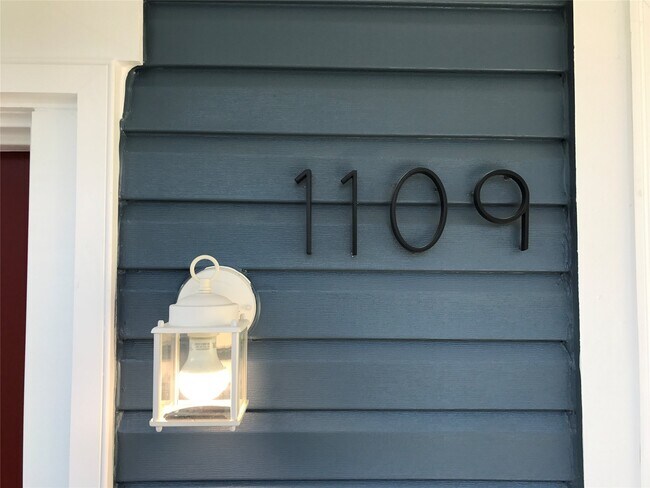 Foto del edificio - 1109 Edwards St