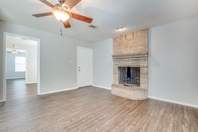 Foto del edificio - 629 Park Ln