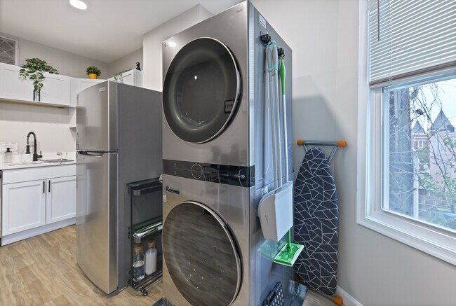 Foto del edificio - 3022 Auchentoroly Ter