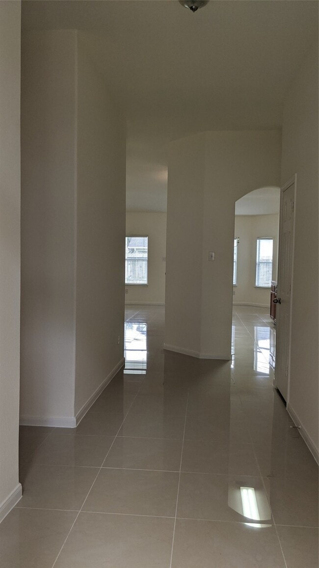 Building Photo - 25211 Sierra Woods Ln