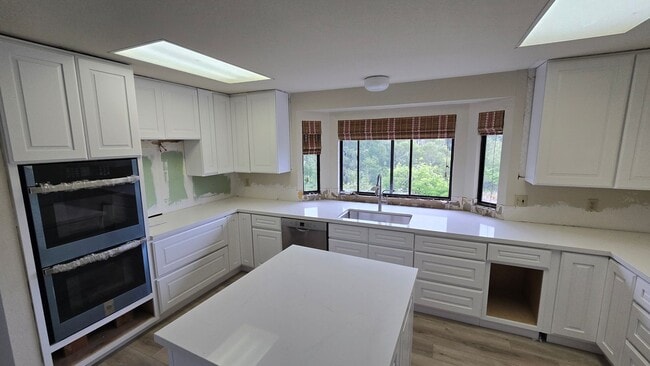 Building Photo - Beautiful West County Property Minutes Fro...