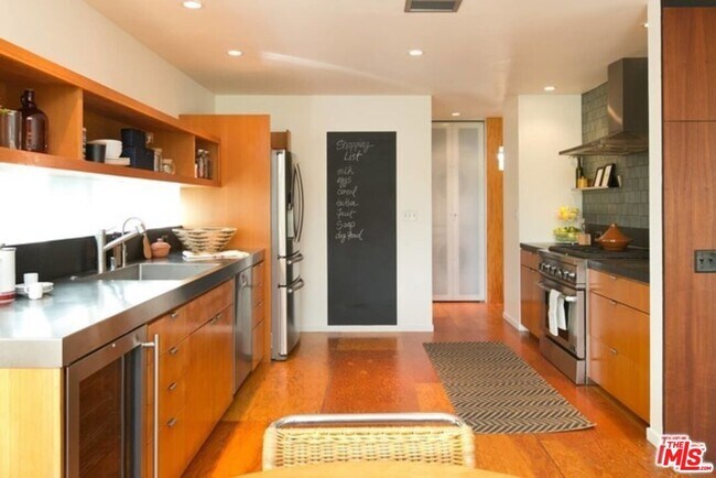 Foto del edificio - 2213 Vestal Ave