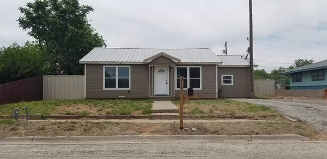 Building Photo - 2141 Austin St