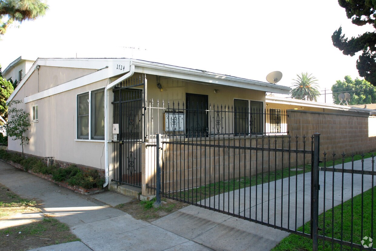 Primary Photo - 2724 E Spaulding St