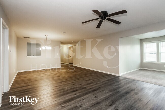 Foto del edificio - 5602 Wild Horse Dr