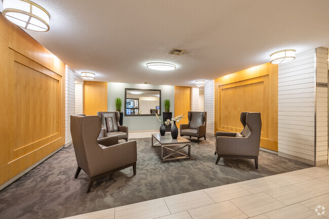 Lobby - Lincoln Park Tower