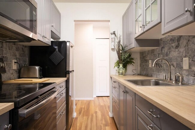 Large Renovated Condo near EMU - Large Renovated Condo near EMU