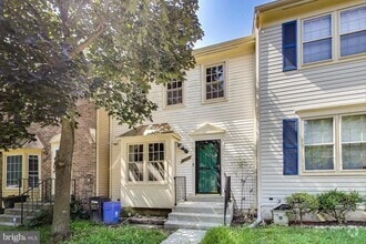 Building Photo - 3027 Mozart Dr