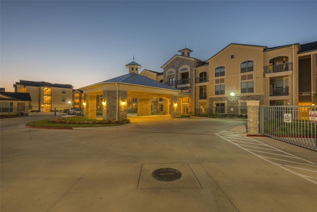 Foto principal - 11821 Cypress Corner Ln