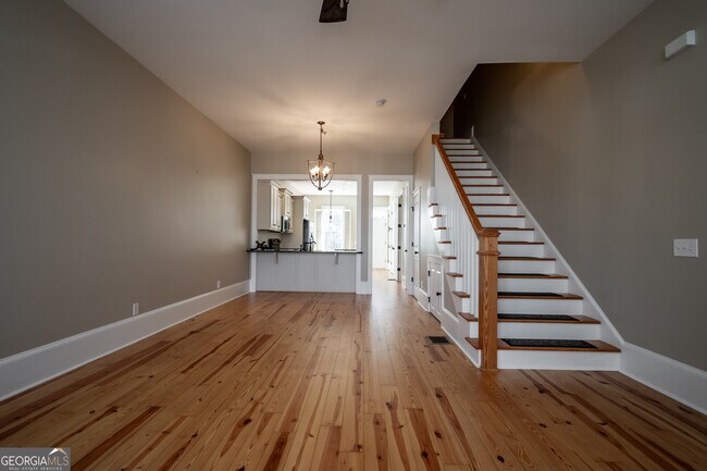 Foto del edificio - 83 Charter Oak Dr