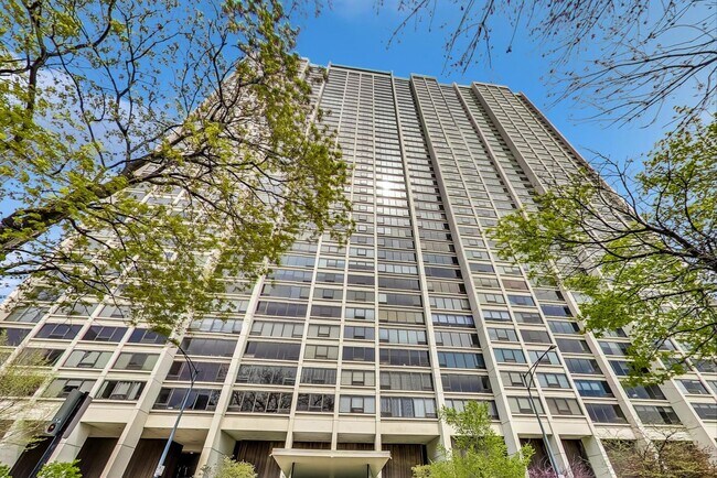 Foto del edificio - 2800 N Lake Shore Dr
