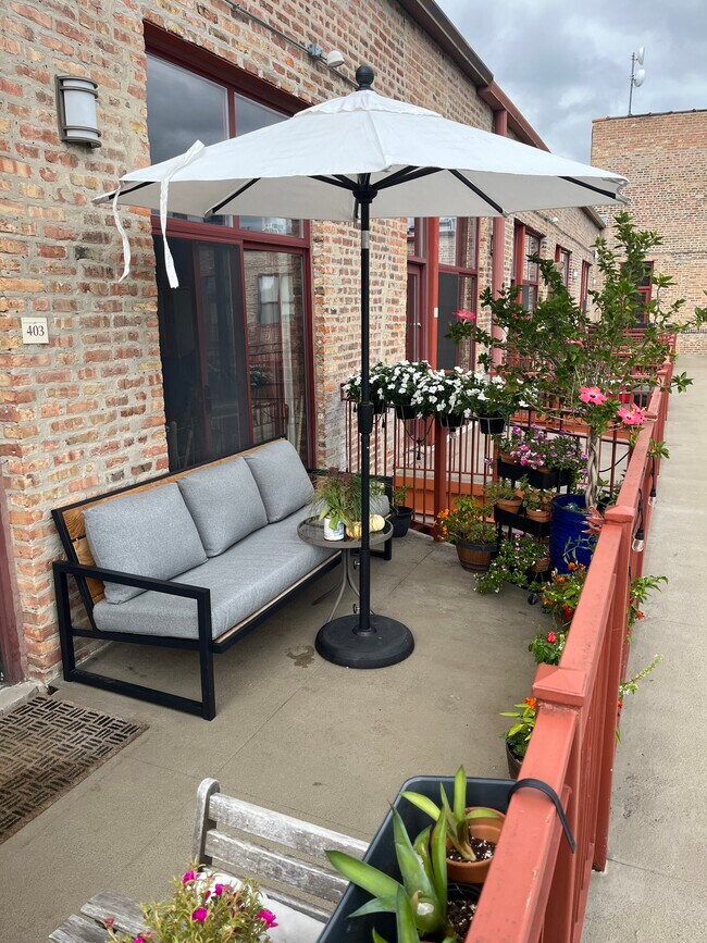 Balcón/Patio privado - 1061 W 16th St