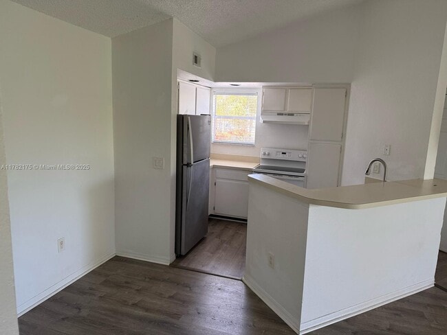 Foto del edificio - 1401 Village Blvd