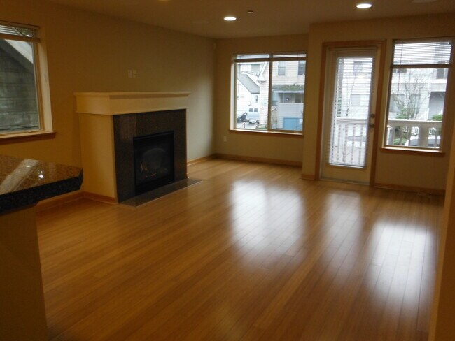 Foto del edificio - 4218A 7th Ave NE