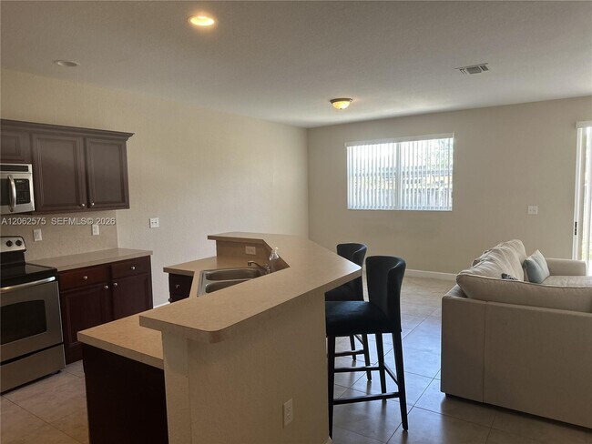 Foto del edificio - 1015 NE 208th St