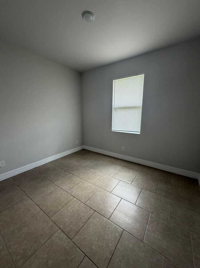 Building Photo - 1031 San Cristobal Ave