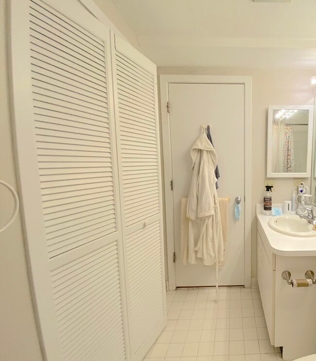 Building Photo - 20 Chestnut St