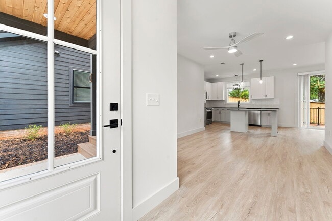 Foto del edificio - Medford Mews, Carriage House 323