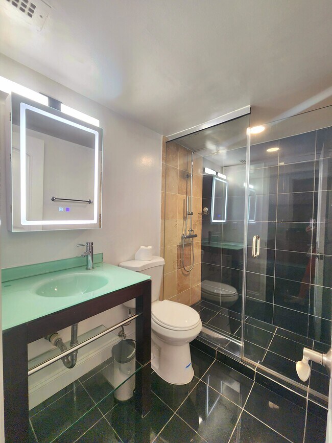 Foto del edificio - 4242 East West Hwy