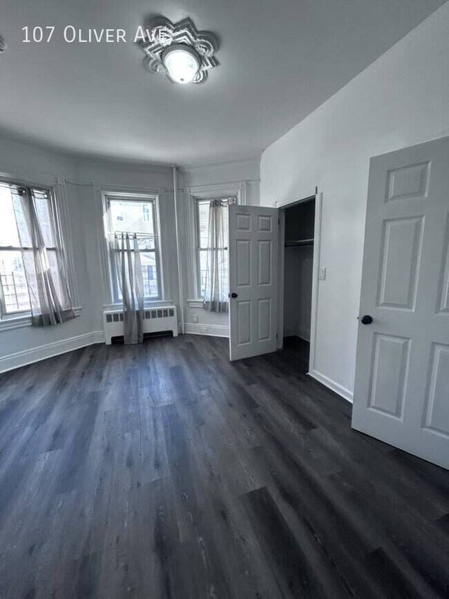 Foto del edificio - 107 Oliver Ave