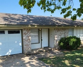 Building Photo - 1417 Laura Ln