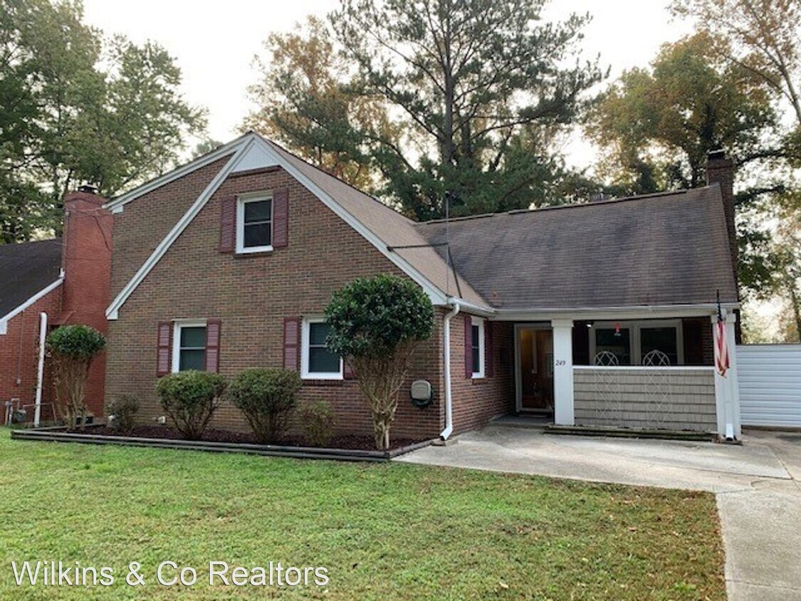 Primary Photo - 5 br, 3 bath House - 249 Shamrock Dr