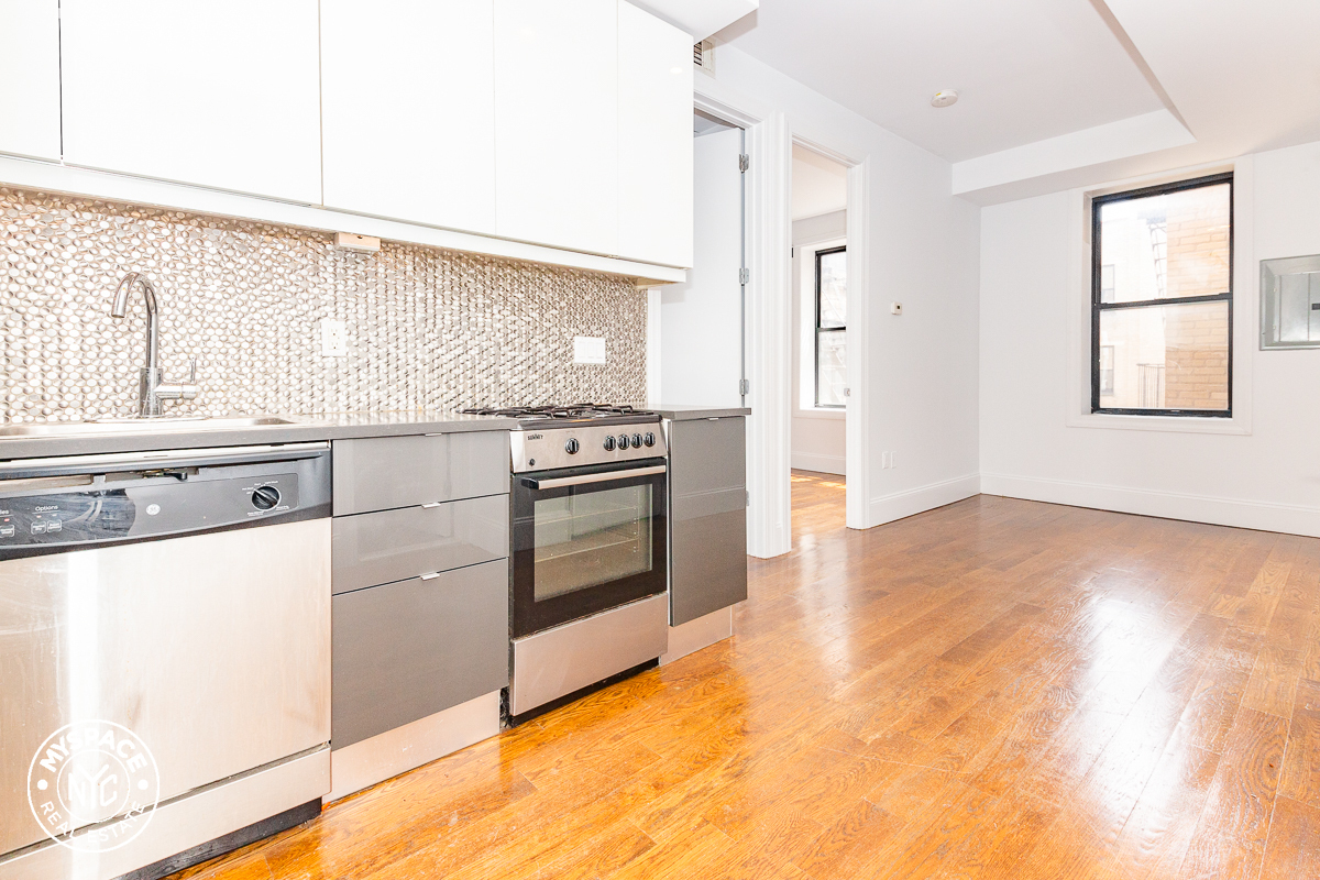 Primary Photo - 1635 Putnam Ave