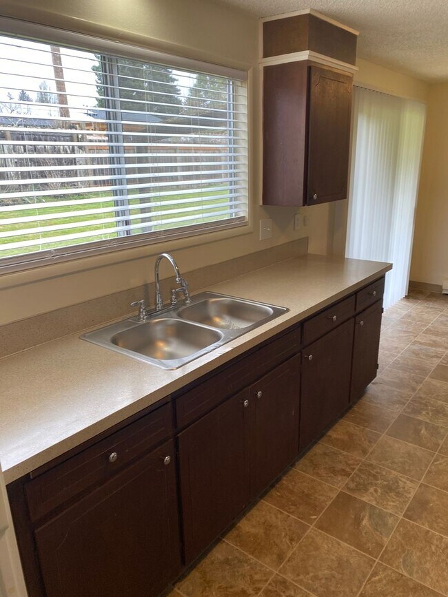 Foto del edificio - (473) Walnut Duplex - 2 Bedroom / 1 Bathroom - Updated