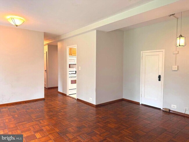 Foto del edificio - 3211 Ravensworth Pl