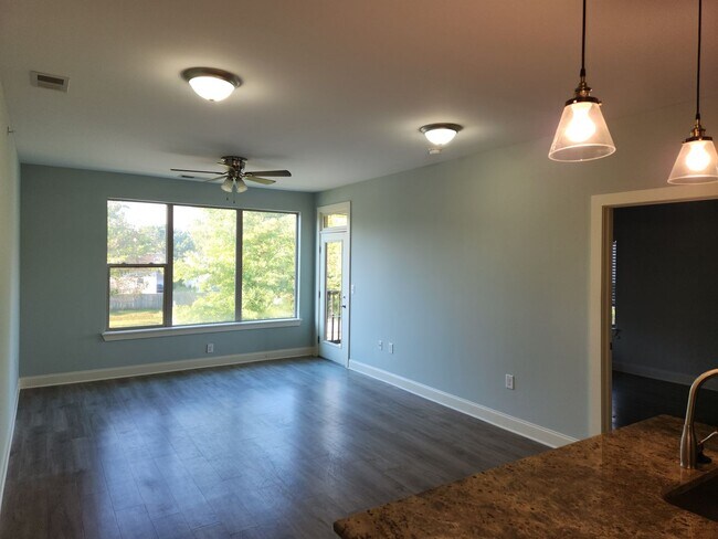 Building Photo - 2 Bedroom 2 Bath for rent