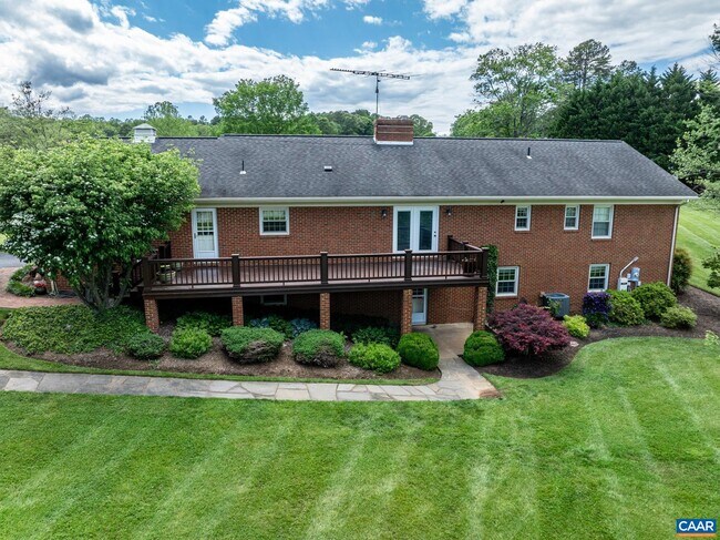 Foto del edificio - 4330 Ridge Rd