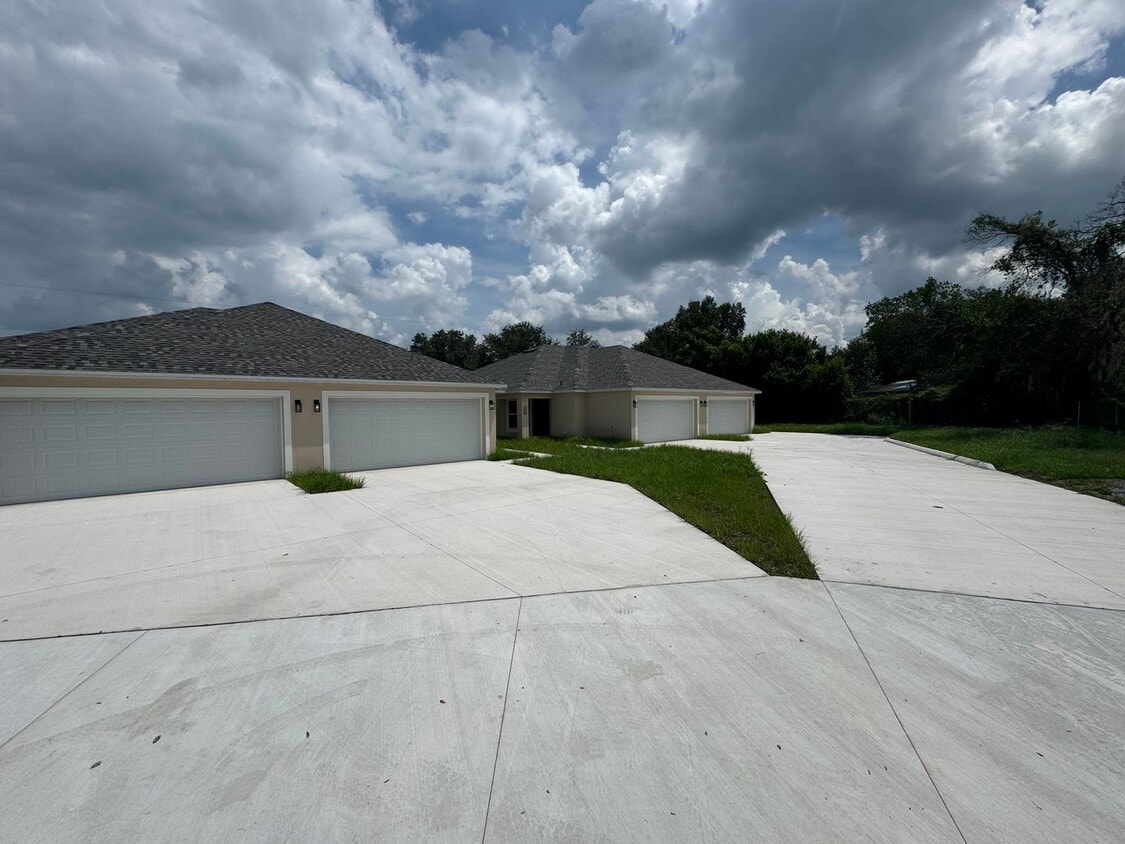 Foto principal - Brand New Duplexx Home for Rent